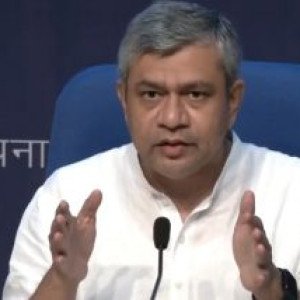 App Delisting Cannot Be Permitted: IT Minister Ashwini Vaishnaw After Google Removes Info Edge, Shaadi.com, TrulyMadly From Play Store